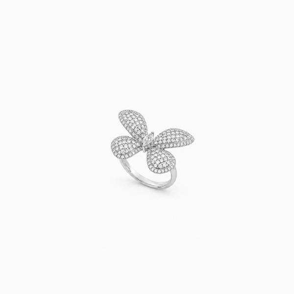 18K WHITE GOLD DIAMOND RING
