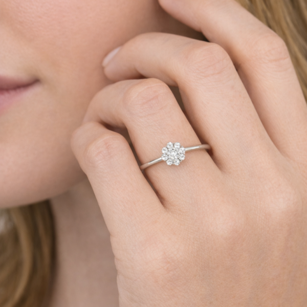 18K WHITE GOLD DIAMOND RING