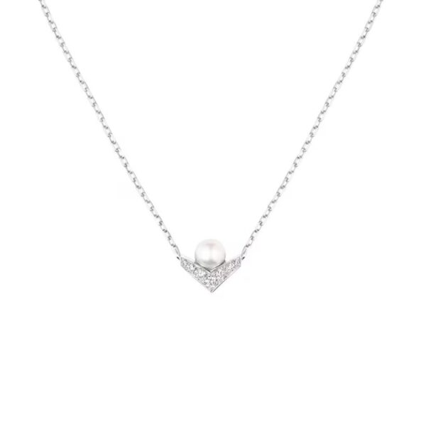 18K WHITE GOLD PEARL AND DIAMOND NECKLACE