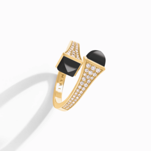 18K YELLOW GOLD ONYX AND DIAMOND MEDIUM RING