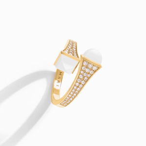 18K YELLOW GOLD WHITE AGATE AND DIAMOND MEDIUM RING