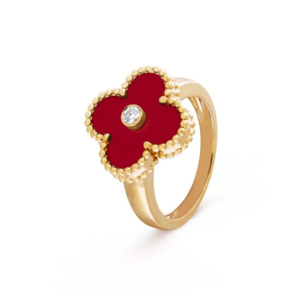 18K YELLOW GOLD CARNELIAN AND DIAMOND RING