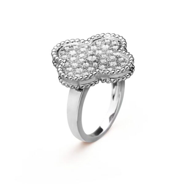 18K WHITE GOLD DIAMOND RING
